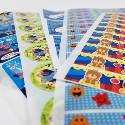 Het vernissen van van de Besnoeiingsstickers CMYK BOPP van de Douanematrijs van het de Filmbeeldverhaal het Zelfklevende Etiket