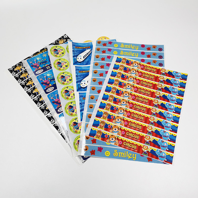 Het vernissen van van de Besnoeiingsstickers CMYK BOPP van de Douanematrijs van het de Filmbeeldverhaal het Zelfklevende Etiket