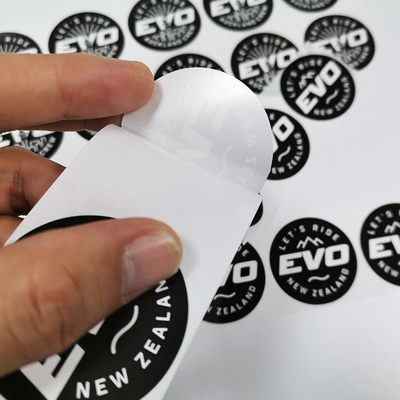 BOPP-Douane Kleinhandelsetiketten die Roterend Voor het drukken geschikt Vinylstickerdocument vernissen