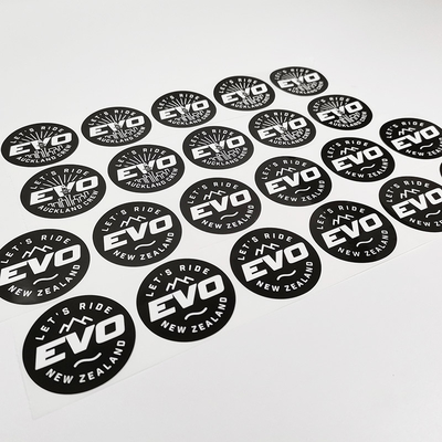 BOPP-Douane Kleinhandelsetiketten die Roterend Voor het drukken geschikt Vinylstickerdocument vernissen