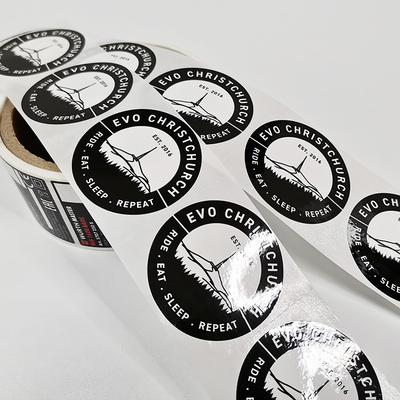 BOPP-Douane Kleinhandelsetiketten die Roterend Voor het drukken geschikt Vinylstickerdocument vernissen